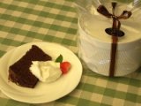 画像: チョコレートシフォン 17cm 生クリームセット